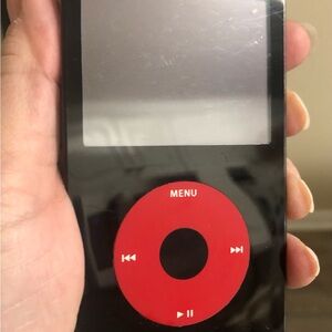 FINAL! 5th Gen. 2006 U2 IPod spec. edition. Desirable, bigger, sharper screen.